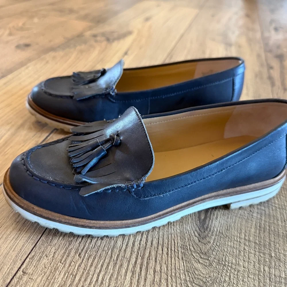 Talbots Ladies Size 6 Elegant Navy Loafers with Fringe Detail
